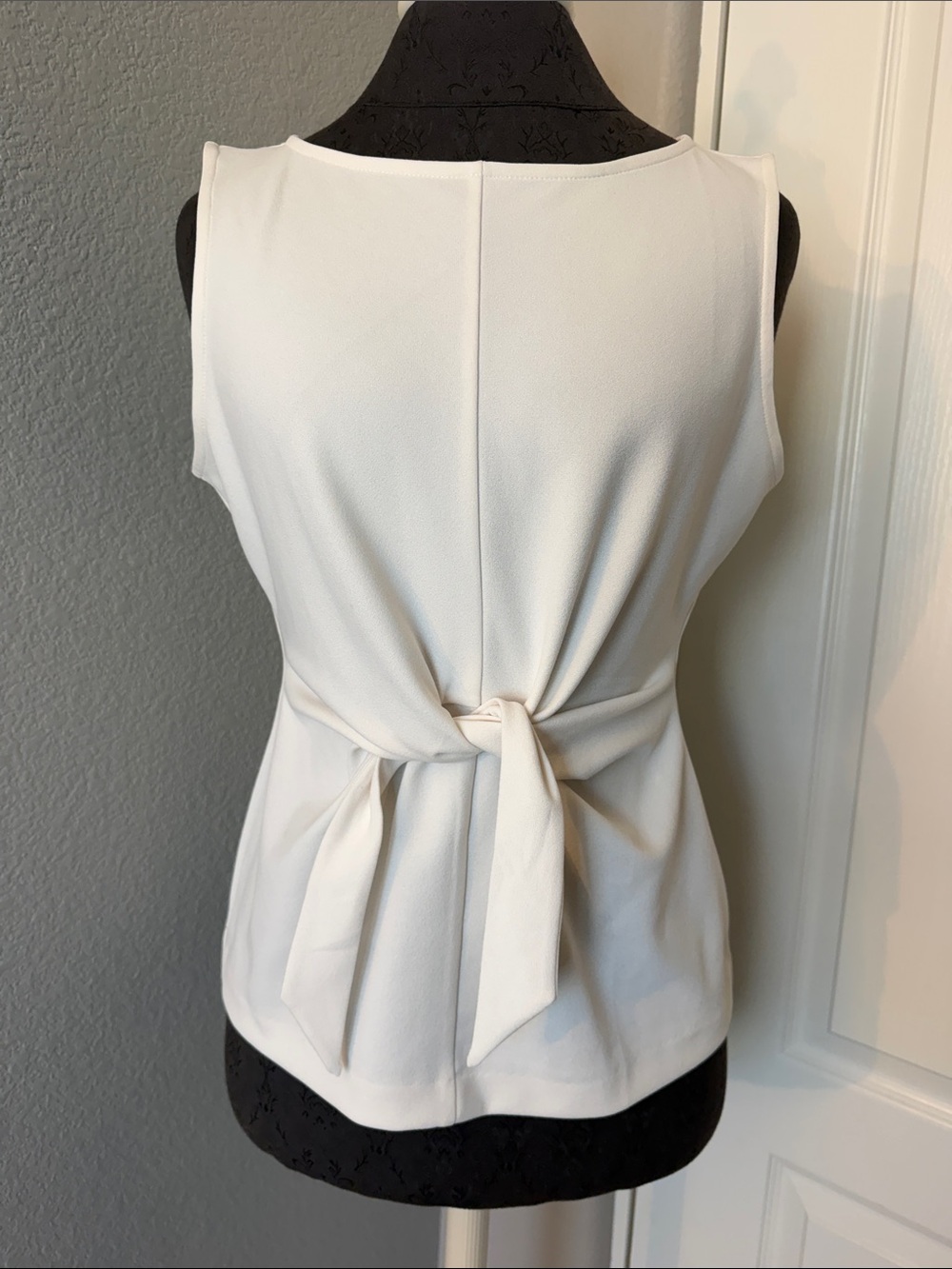 Ann Taylor Cream Sleeveless Tie-Back Tank Top